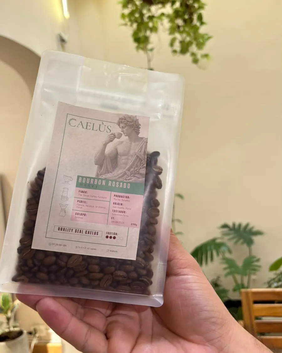 Bolsa de café Bourbon Rosado Honey de CAELUS, de The Three Coffee Farmers en San Adolfo, Huila